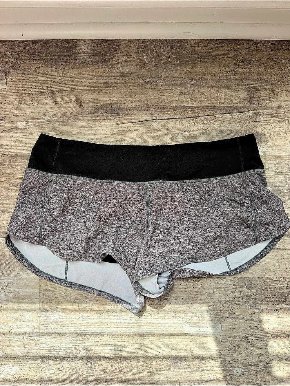 Lululemon Speed Up Short High-Rise *2.5" Gray & Black